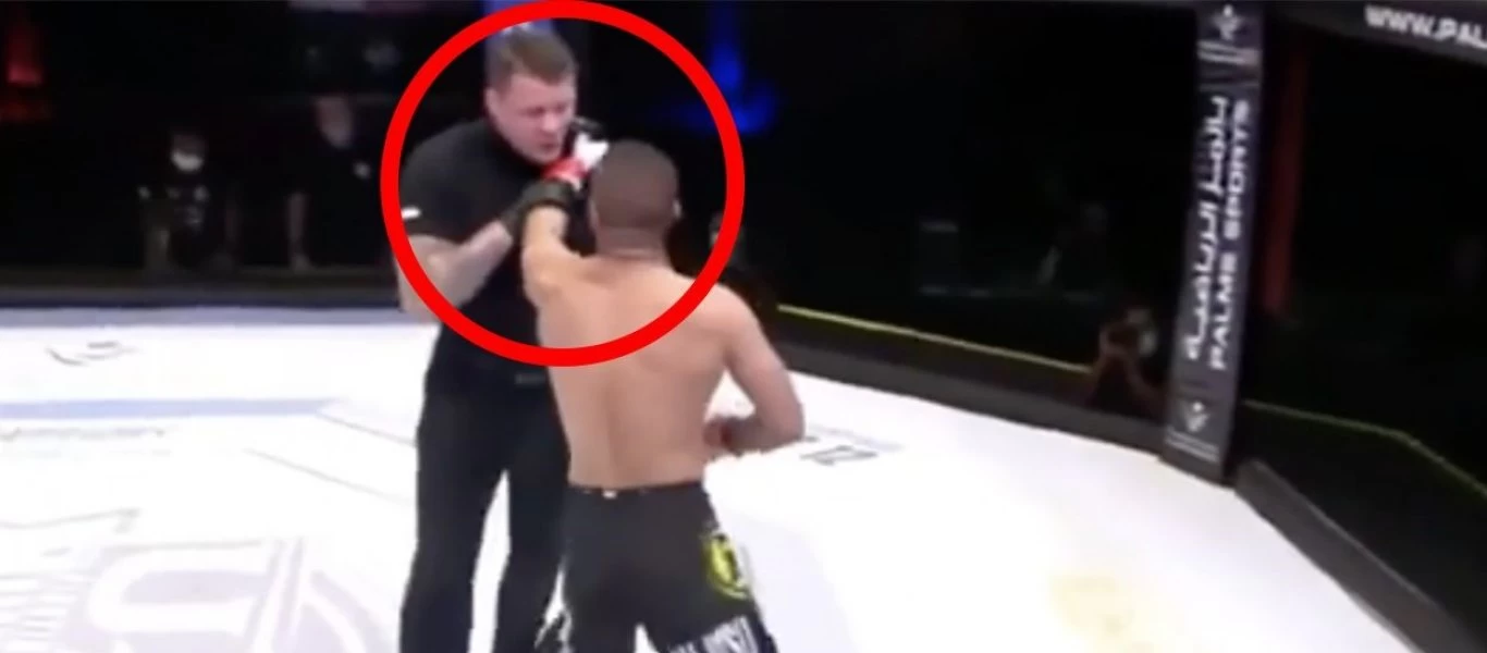 «Τσαμπουκαλεμένος» παλαιστής παραλίγο να πλακώσει τον διαιτητή (βίντεο)